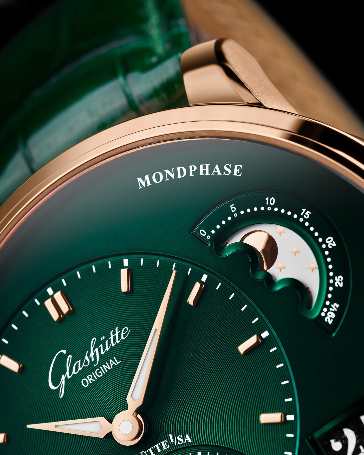 格拉苏蒂发布红金森林绿款月相腕表