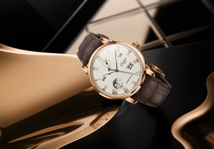 格拉苏蒂手表进灰了解决技巧详解 格拉苏蒂手表进灰了解决技巧详解