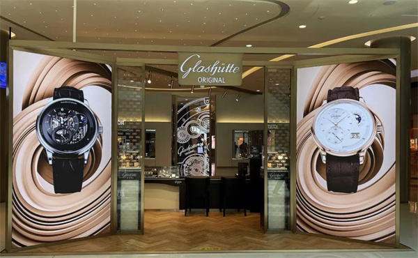 格拉苏蒂腕表表蒙有划痕解决技巧