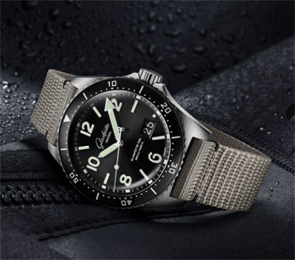 格拉苏蒂腕表进灰了解决技巧详解